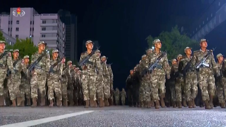 Corea Del Norte Realiza Gran Desfile Militar De Madrugada Muestra Nuevos Misiles Balísticos 7389