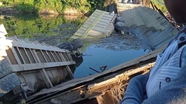 Varias Comunidades Incomunicadas Tras Colapso De Puente Sobre El Río Magua En San Pedro 9506