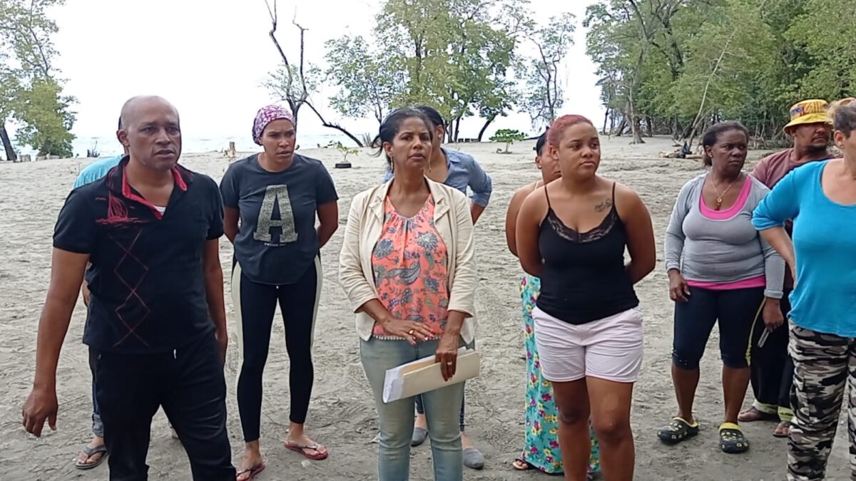 Vendedores de Playa La Ermita de Gaspar Hernández piden los dejen trabajar tranquilos.