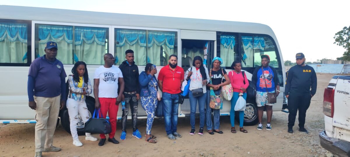Agentes de Migración intervienen dos autobuses con 39 haitianos ilegales en hechos separados