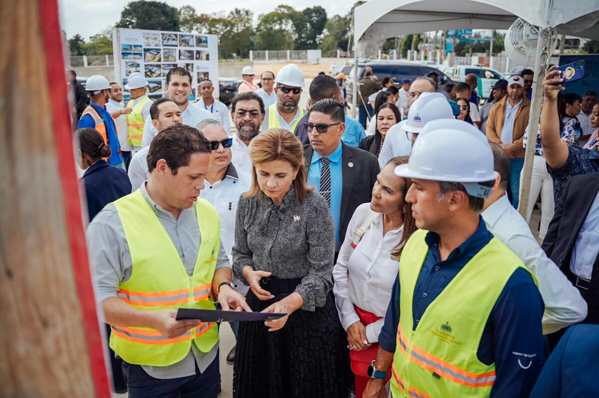 Vicepresidenta Raquel Peña y Ministro Carlos Bonilla supervisan construcción del Hospital Regional San Vicente de Paul