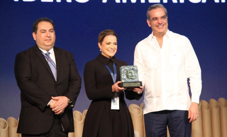 Presidente Luis Abinader entrega Premio Iberoamericano de la Calidad al Hospital Hugo Mendoza en Cumbre de Jefes de Estado
