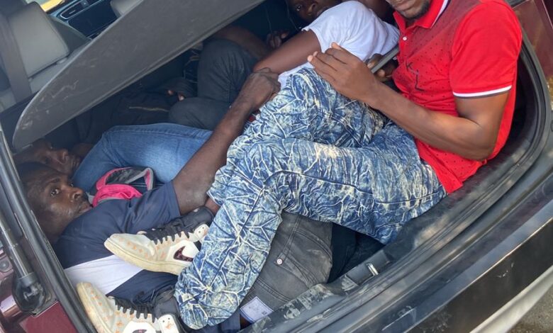 Ejército detiene 3 vehículos cargados de haitianos en Montecristi y Dajabón