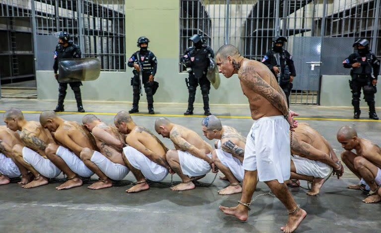 Estados Unidos denuncia "trato inhumano" en las cárceles de El Salvador