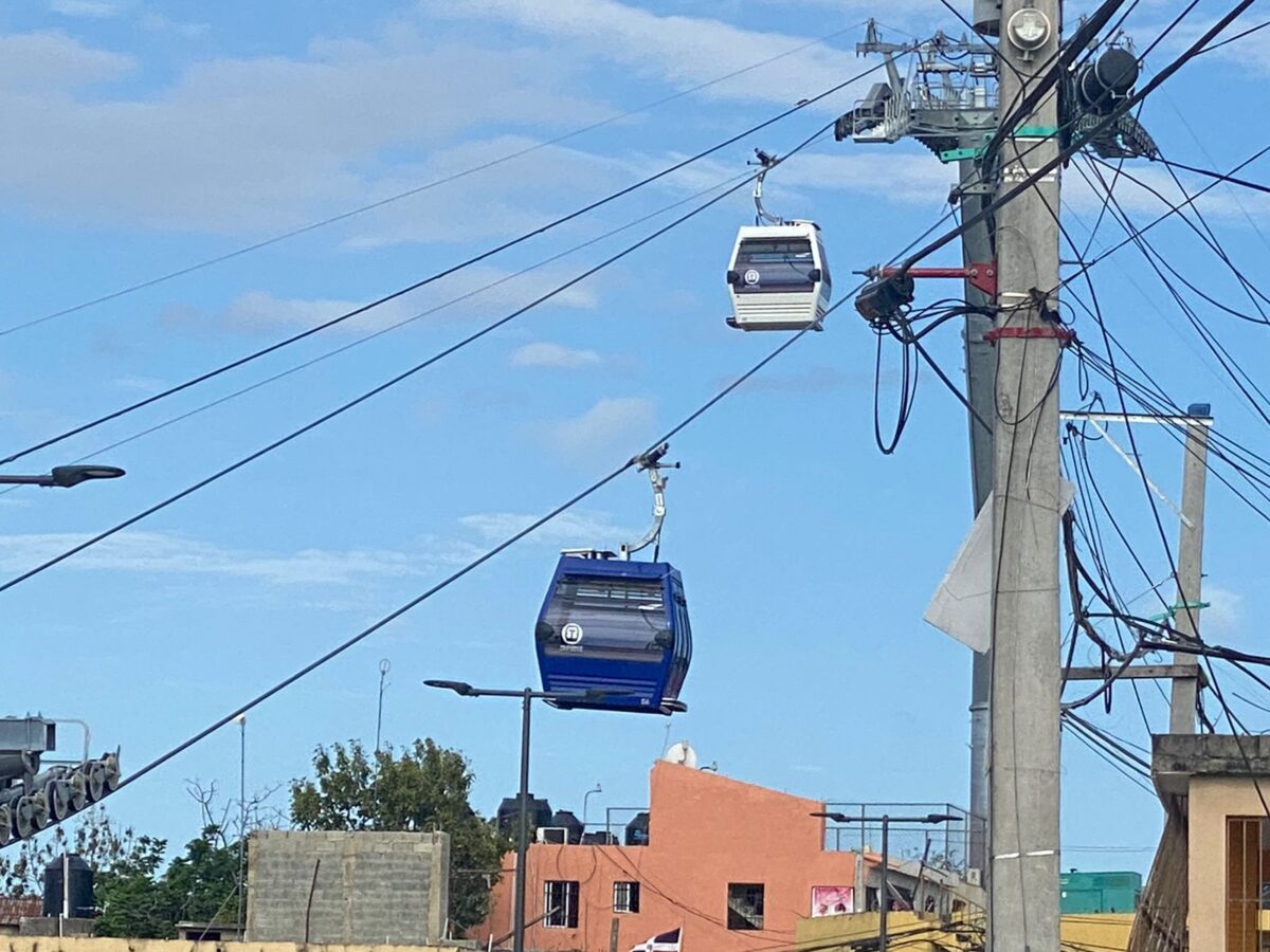 Residentes en Los Alcarrizos aseguran Teleférico estará listo en fecha establecida