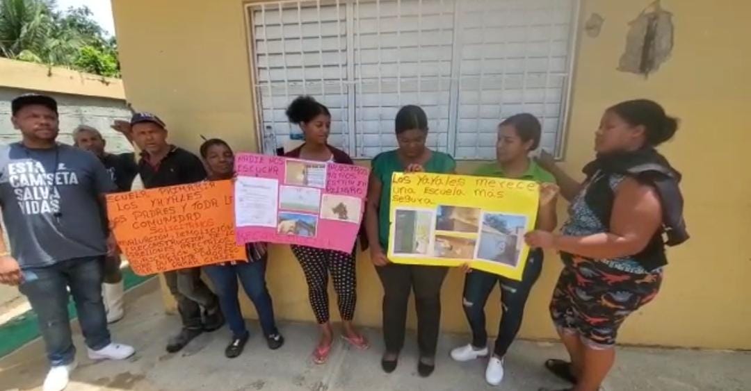 Padres piden reparación de centro educativo afectado por sismos