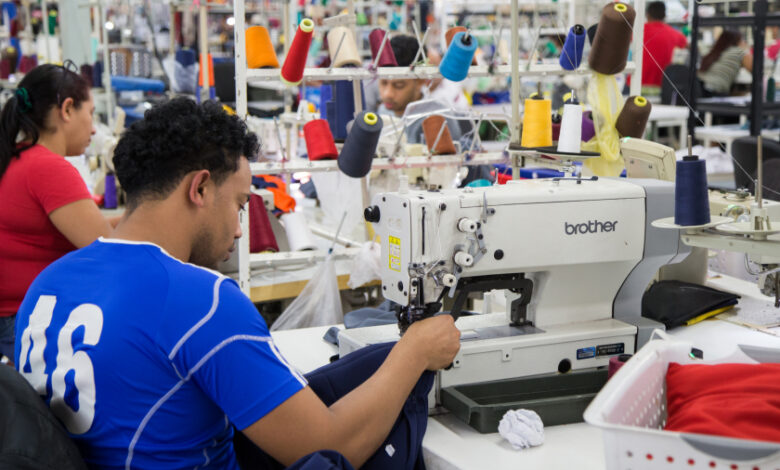 La industria textil y de calzado nacional apoya la iniciativa del INABIE
