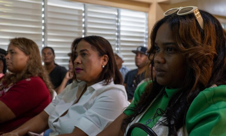En Santo Domingo Este mujeres conducirán nuevos camiones colectores de desechos