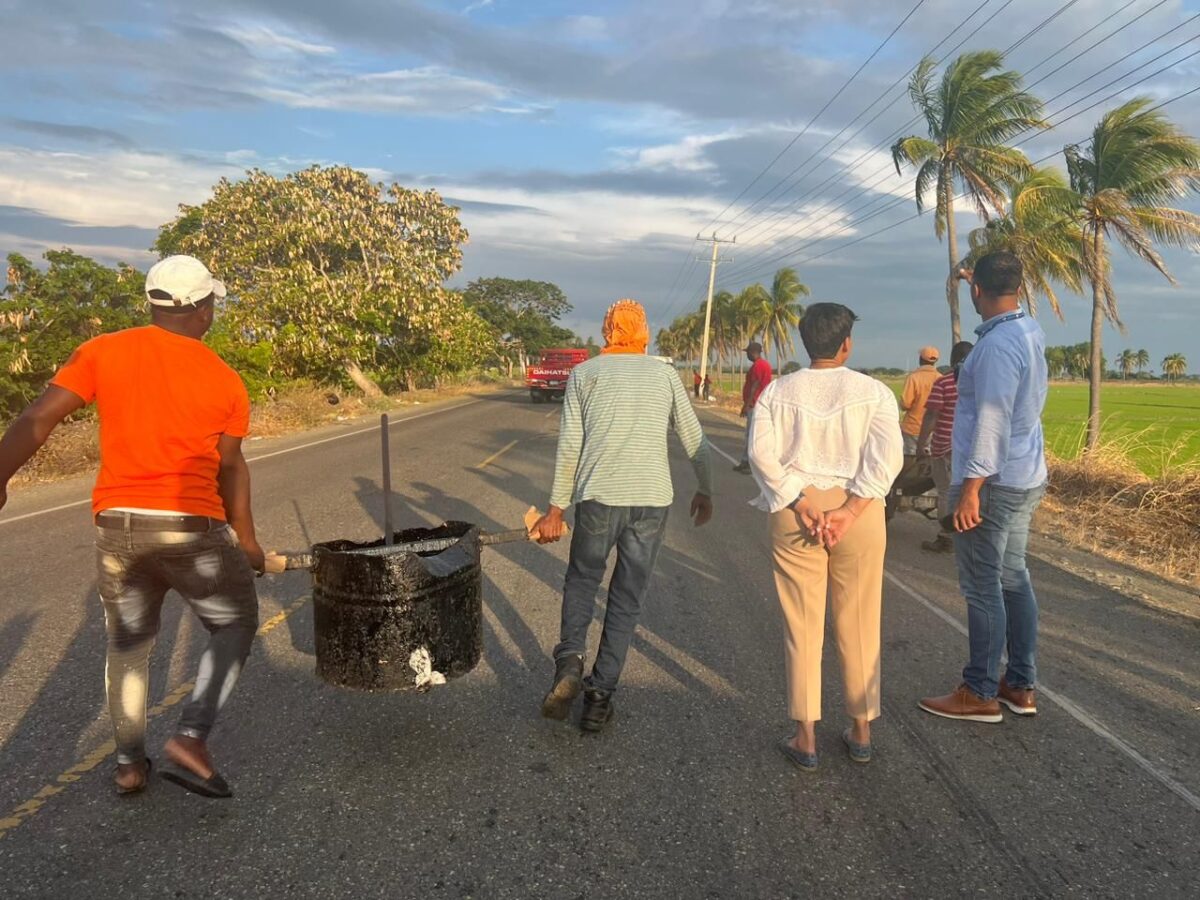 En Montecristi anuncian bacheo asfáltico de la autopista Duarte