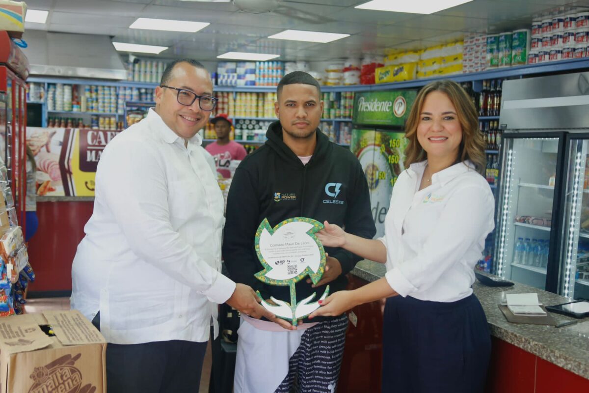INDOCAL entregan primeras certificaciones verdes a Colmados de Santo Domingo