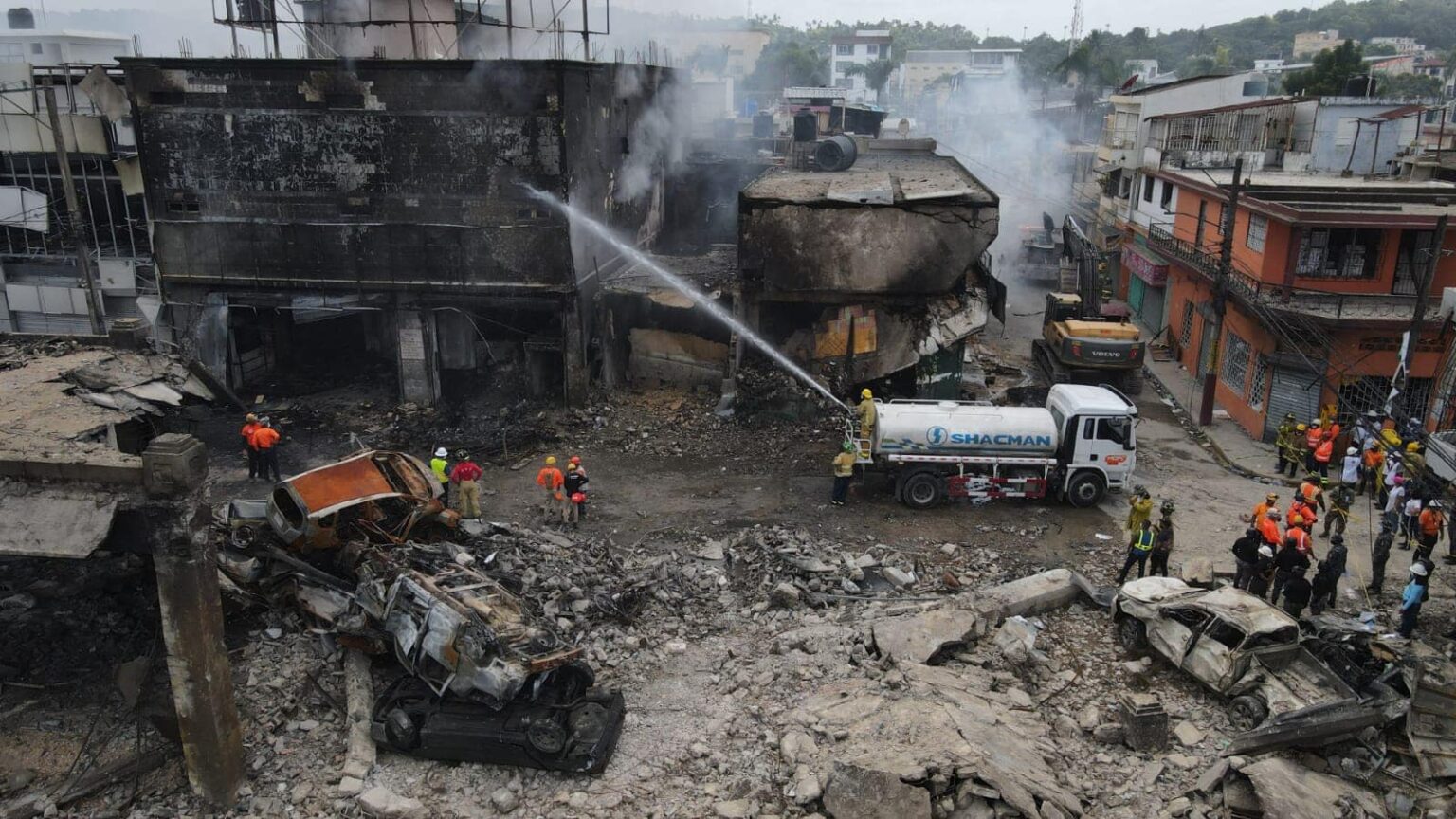 Terminan búsqueda de cadáveres en zona cero de explosión de San Cristóbal; autoridades removerán escombros