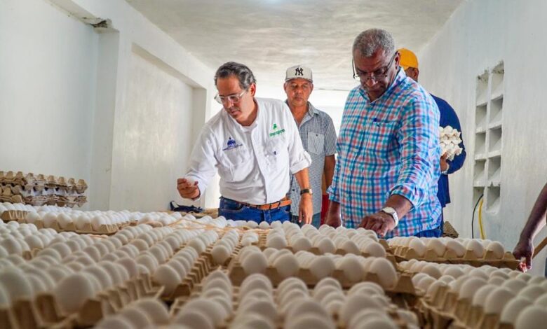 INESPRE inicia compra de pollos y huevos a productores de Dajabón afectados por el cierre de la frontera
