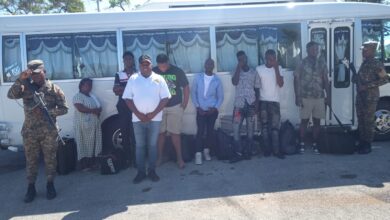 Migración detiene a dominicano con 6 haitianos ilegales a bordo de un camión en Jimaní