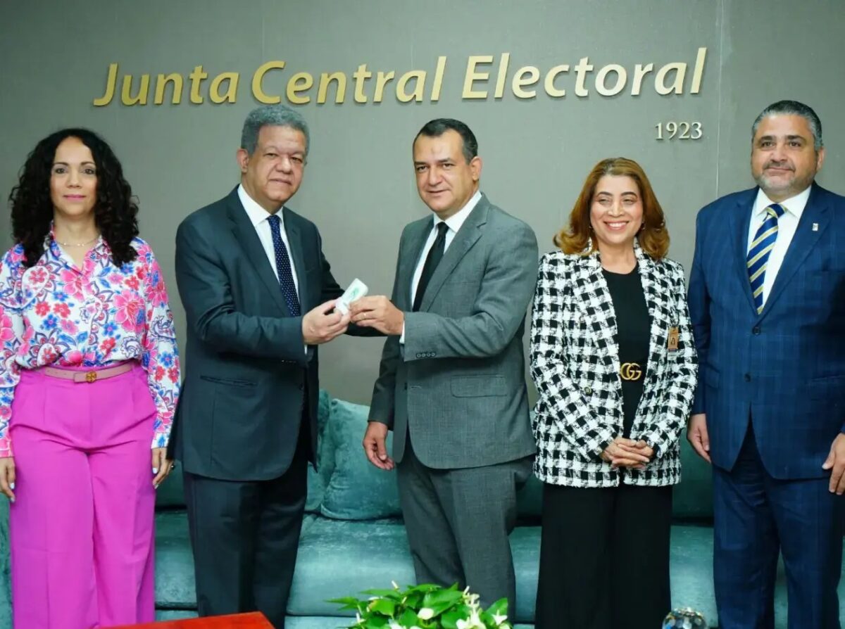 Junta Central Electoral recibe padrón dos millones afiliados de FP