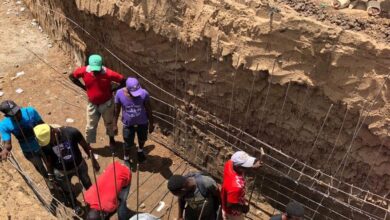 Haitianos preparan muro de hormigón armado para conectar Río Masacre