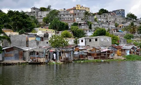 Residentes en La Rivera del Ozama de Santo Domingo Este aseguran han sido olvidados por autoridades
