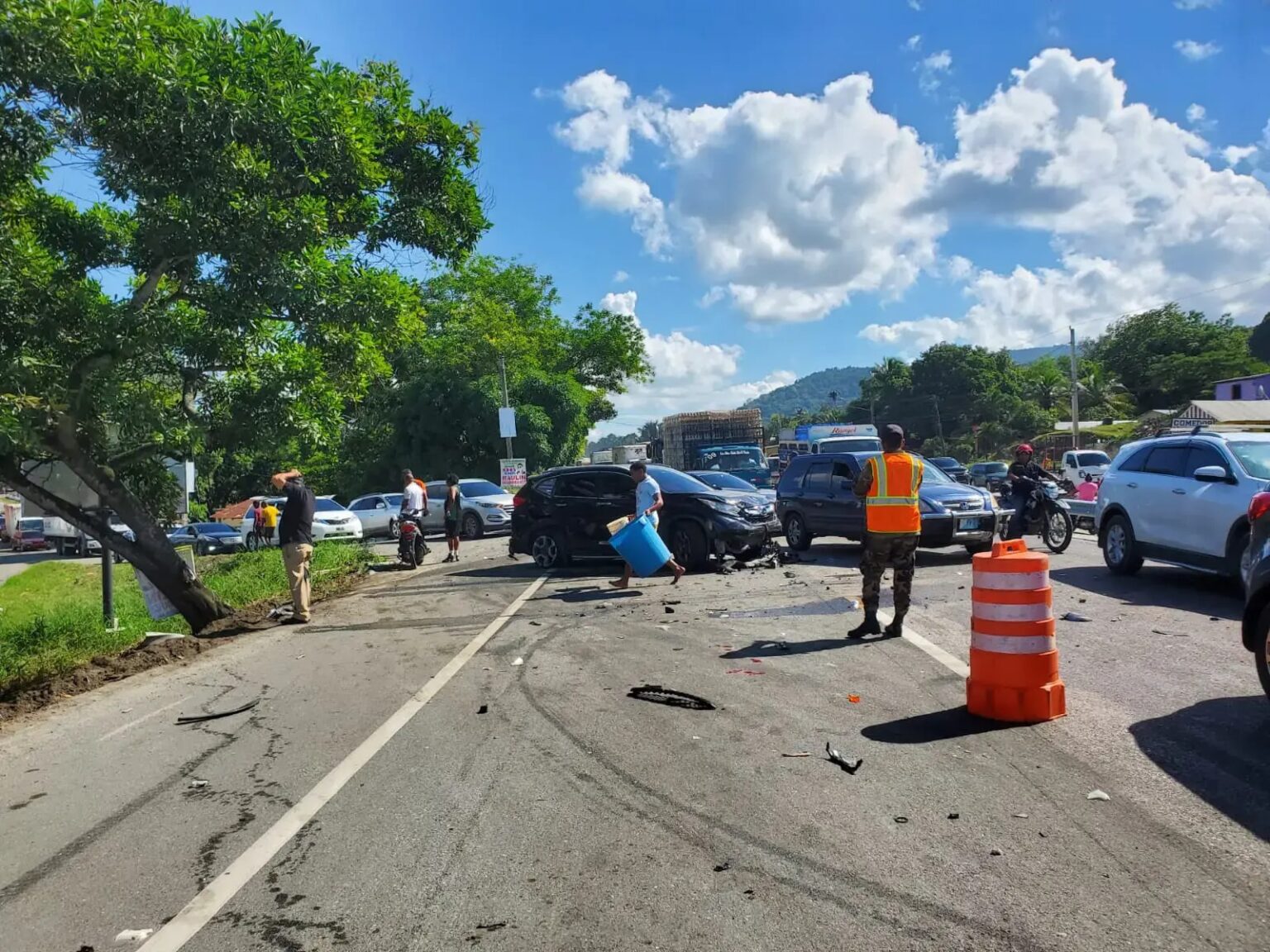 14 personas resultan heridas en accidente múltiple en Autopista Duarte