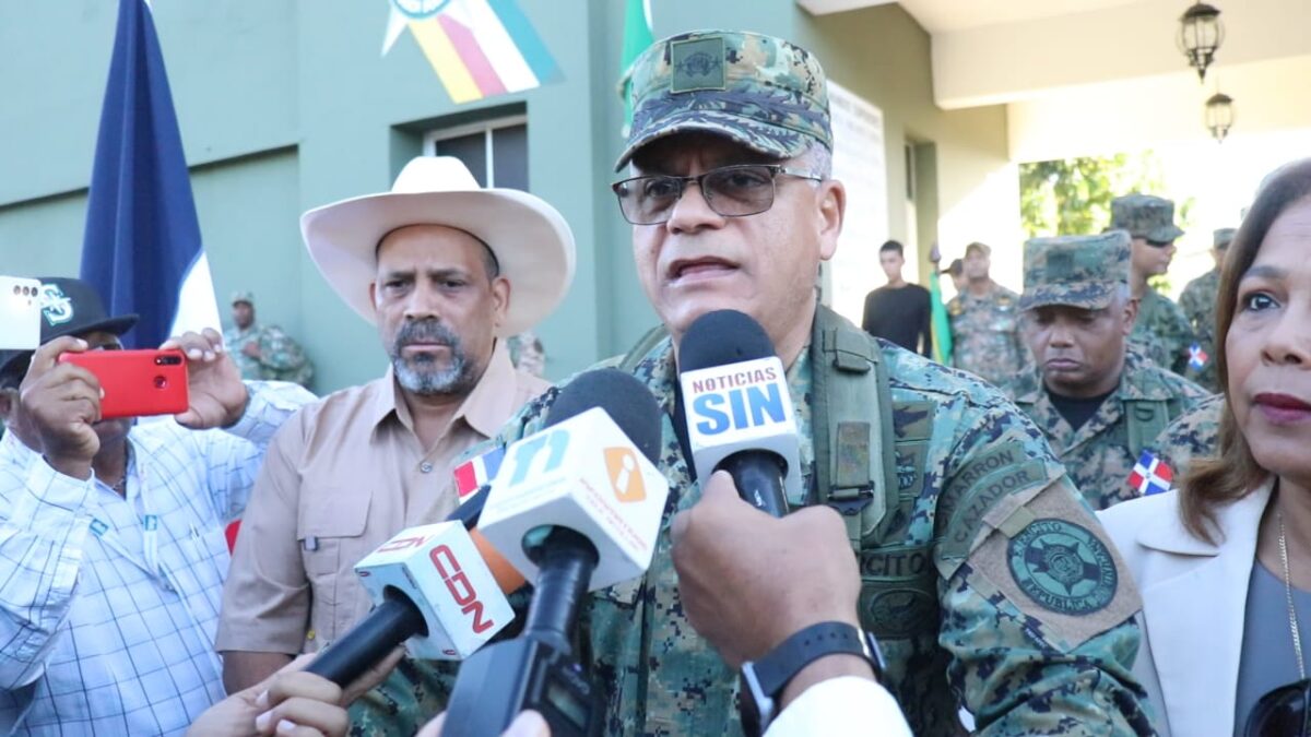 Tras disturbios en Haití jefe del Ejército recorre la frontera