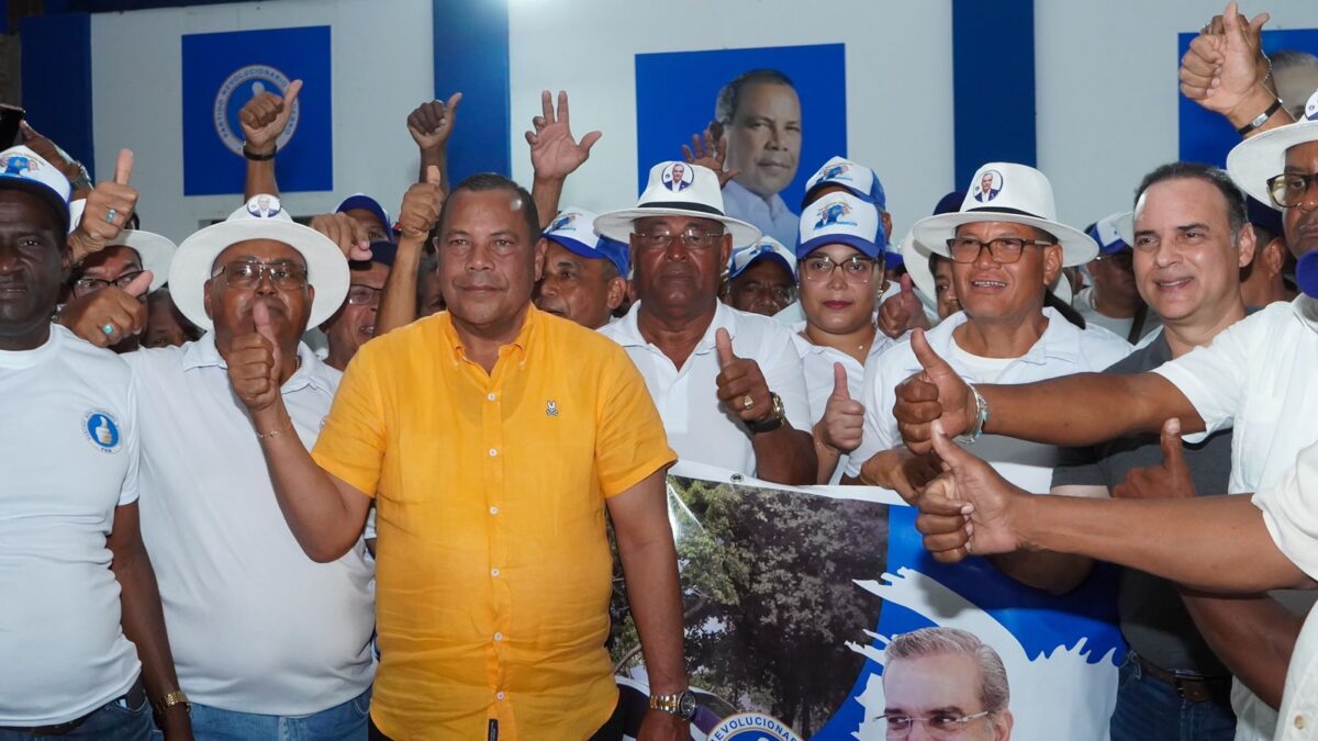 Taxistas de Puerto Plata deciden apoyar Candidatura de síndico Roquelito García