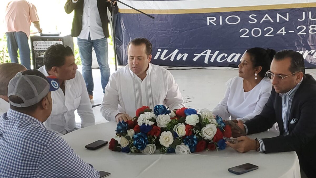 José Ignacio Paliza realiza encuentro dirigencial en Río San Juan
