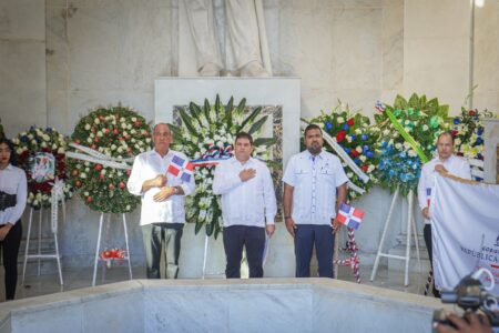 La Dirección General de Ganadería deposita ofrenda floral en el Altar de la Patria