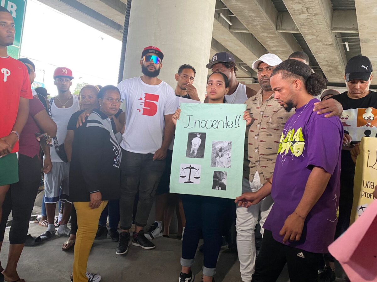 Familiares de apresado por muerte de Paula Santana protestan en su defensa