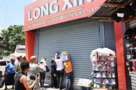 ¡Gran cierre en la Duarte! Autoridades cierran otros 6 comercios chinos por fraude tributario
