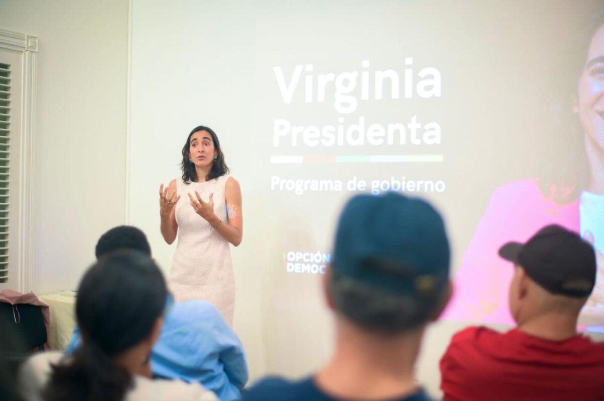 Virginia Antares continua presentando sus propuestas; esta vez el “conversao” fue en Puerto Plata