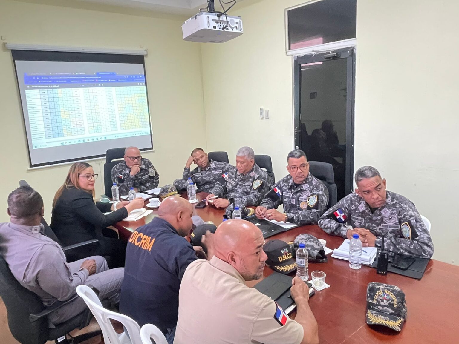 Director Regional Sureste sostiene reunión de seguimiento de trabajos estratégicos entre el MP y la PN.