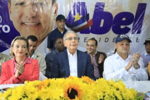 Danilo Medina: "El Gobierno quisiera que la gente no vote, pero la gente sí votará"
