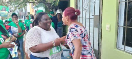 Dulce Rojas concita apoyo en sectores de SDN y La Victoria