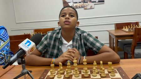 Niño de 12 años pone en alto nombre del país y academia en campeonato mundial de ajedrez