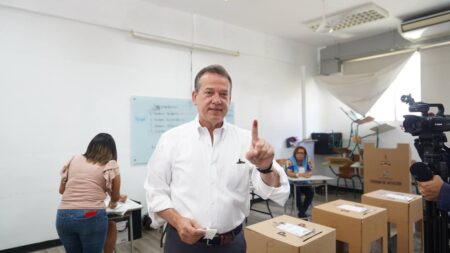 Bisonó felicita a los ciudadanos por acudir a las urnas a votar 