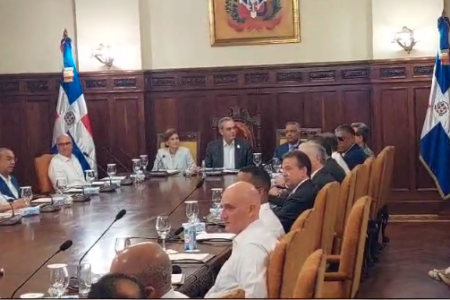Presidente Luis Abinader encabeza reunión del Consejo de Ministros en Palacio Nacional
