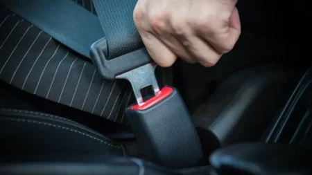 Aumentan multas en NY por no usar cinturón seguridad en vehículos